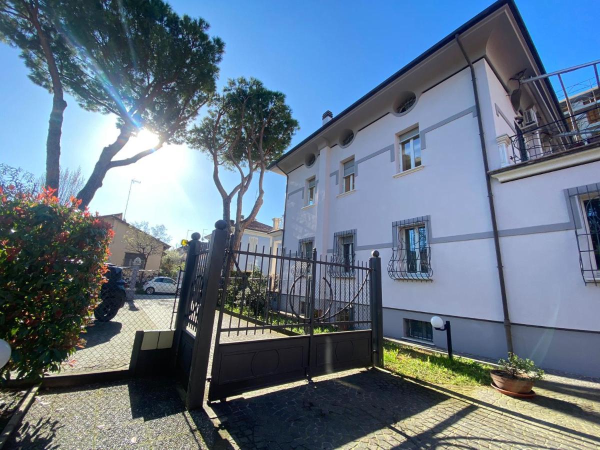 Villa Maldestra Rímini Exterior foto